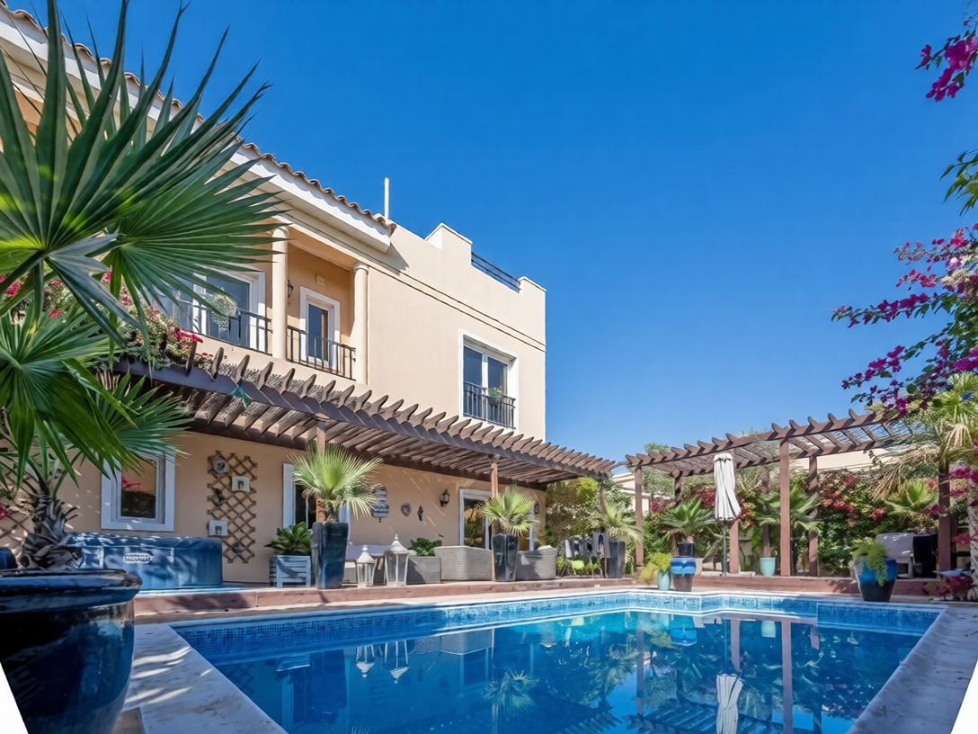 5 BHK Villa for Rent in Centro (AED 325,000)