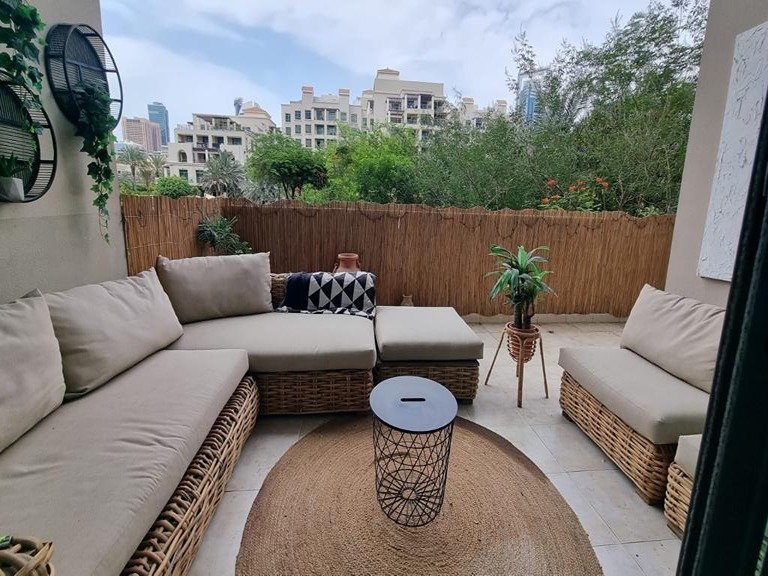 1 BHK Apartment for Rent in Canal Apartment (AED 105,000)