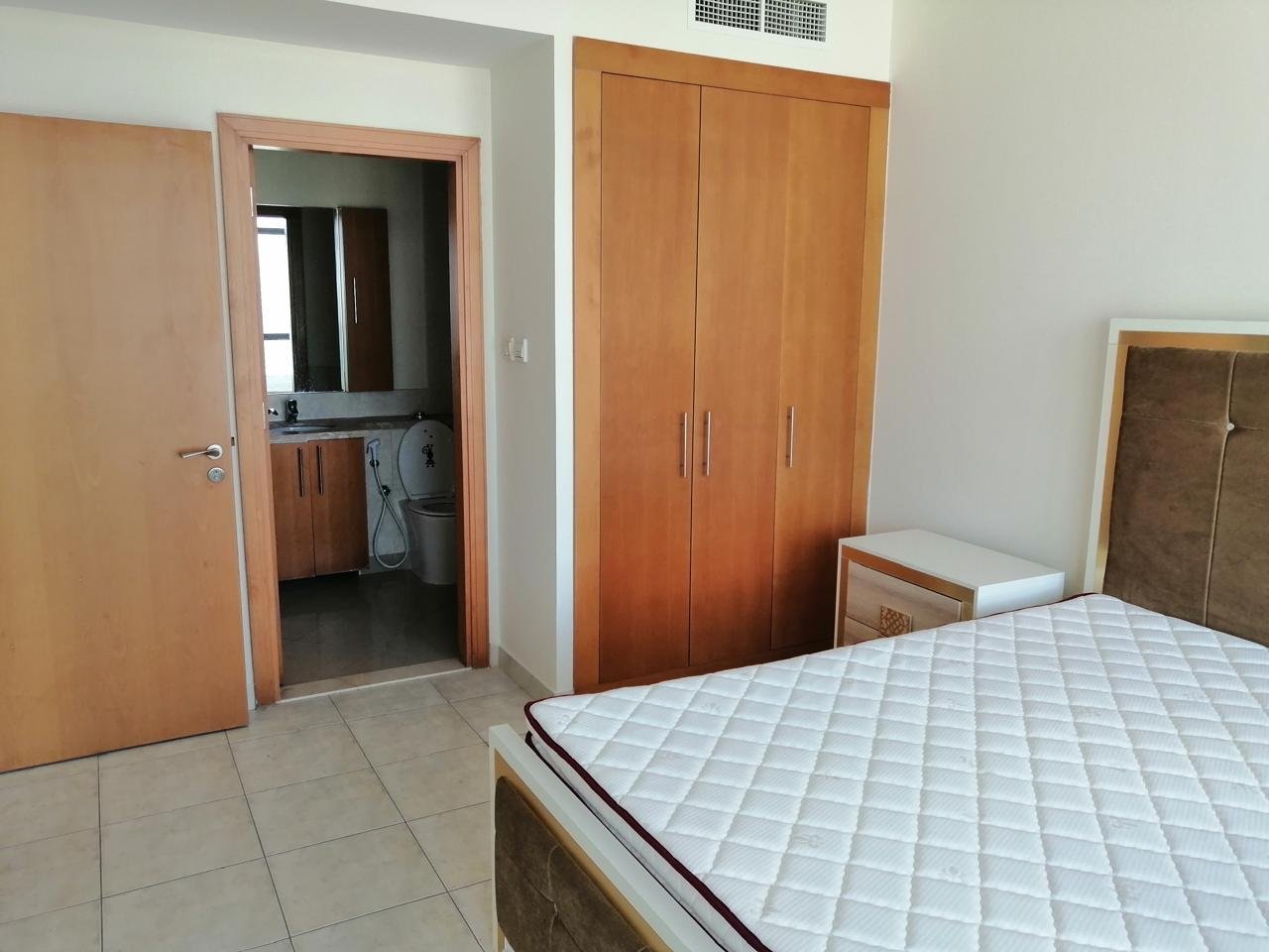 1 BHK Apartment for Rent in Links East Tower 2 (AED 100,000)