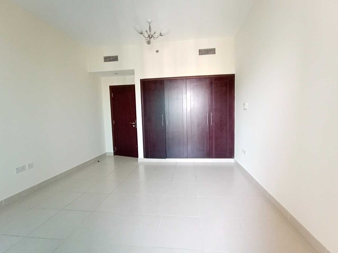 1 BHK Apartment for Rent in Tanaro (AED 90,000)